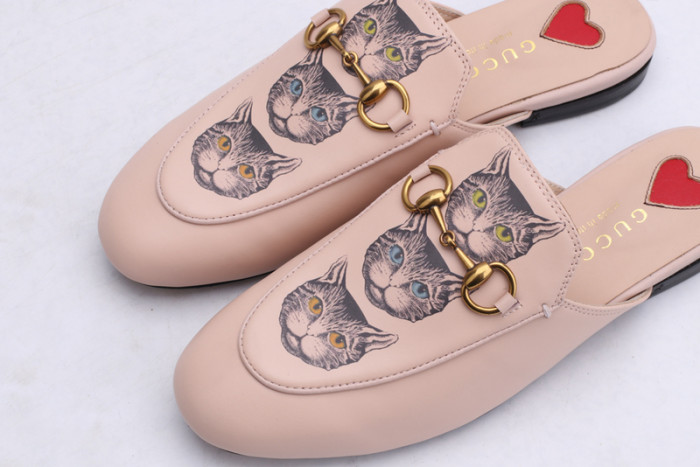 guc loafer