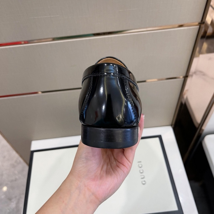 guc loafer