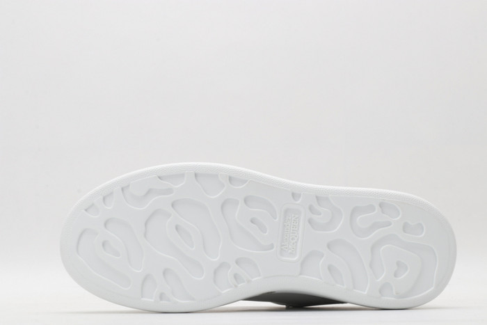 alex mcqu sneakers