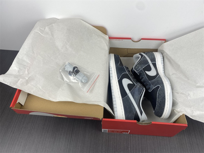 nike dunk low “zebra” dh7913-001