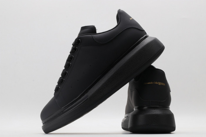 alex mcqu sneakers