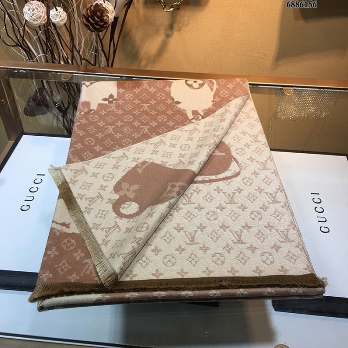 l**is V*t*n scarf