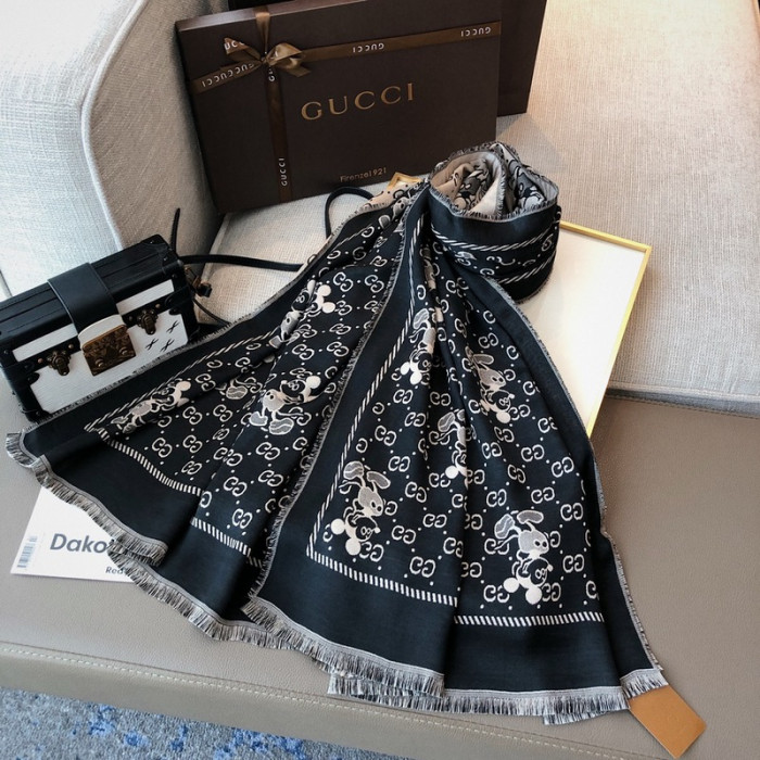 g*u*i scarf