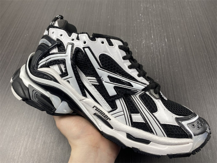 Ba*len*cia*ga runner sneakers white black white 677403w3rb29010