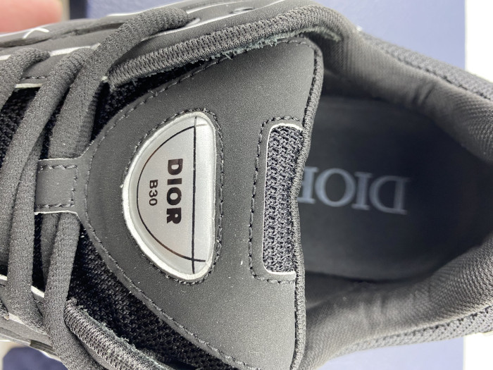 D*or b30 sneaker